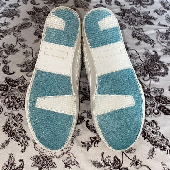 Brand My Butterfly size 6 color white with ran bow and blue in the inside - Picture 5 of 7